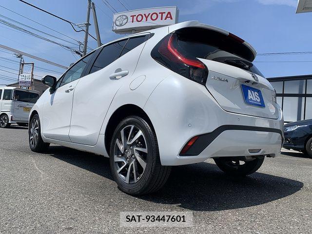Toyota AQUA 2022-12 8740396-1