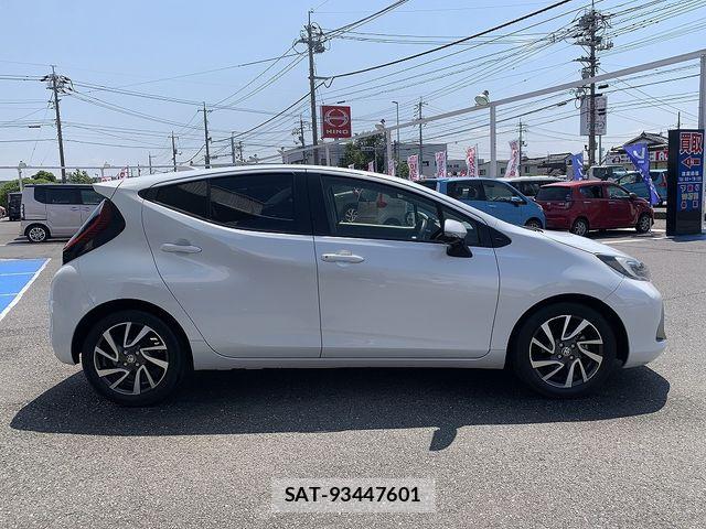 Toyota AQUA 2022-12 8740396-21