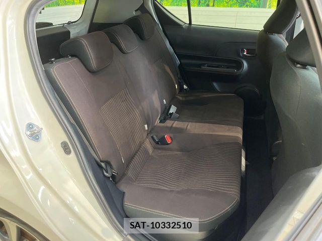 Toyota AQUA 2017-08 8740409-9