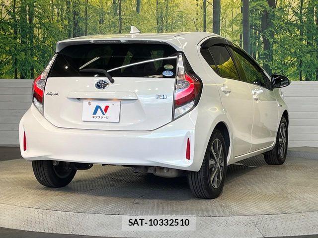 Toyota AQUA 2017-08 8740409-16
