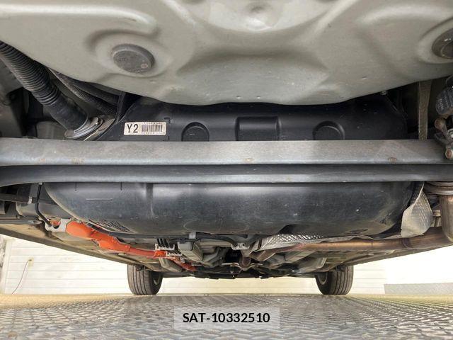 Toyota AQUA 2017-08 8740409-18