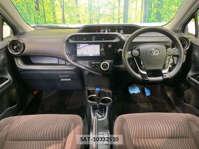 Toyota AQUA 2017-08 8740409-1
