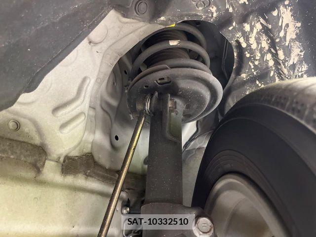 Toyota AQUA 2017-08 8740409-19