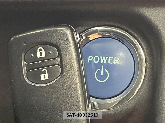 Toyota AQUA 2017-08 8740409-6