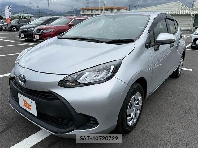 Toyota AQUA 2023-06 8740393-9