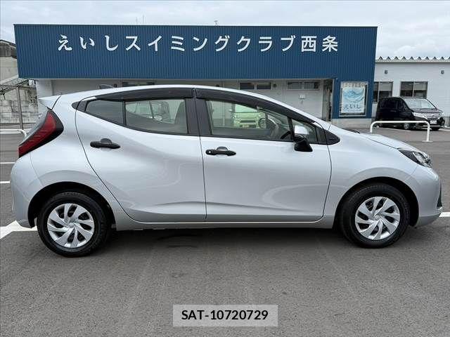 Toyota AQUA 2023-06 8740393-10