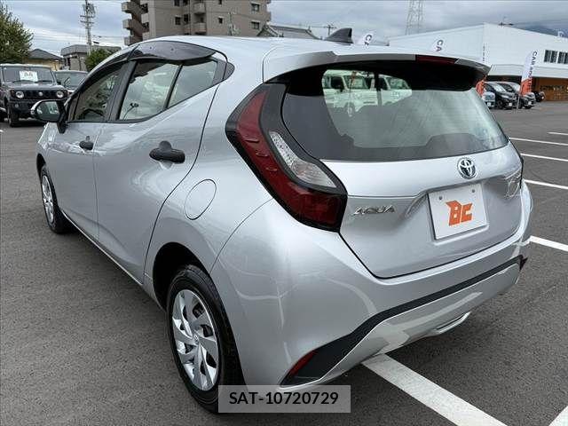 Toyota AQUA 2023-06 8740393-12