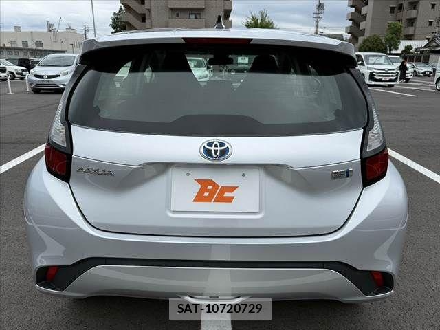 Toyota AQUA 2023-06 8740393-13