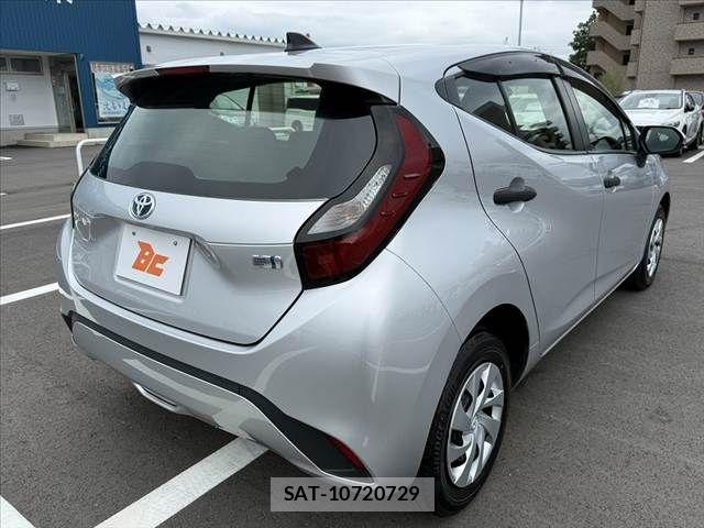 Toyota AQUA 2023-06 8740393-14