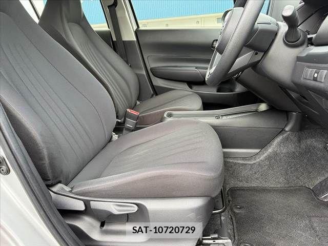 Toyota AQUA 2023-06 8740393-15