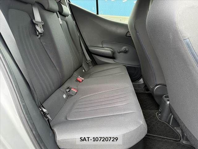 Toyota AQUA 2023-06 8740393-17