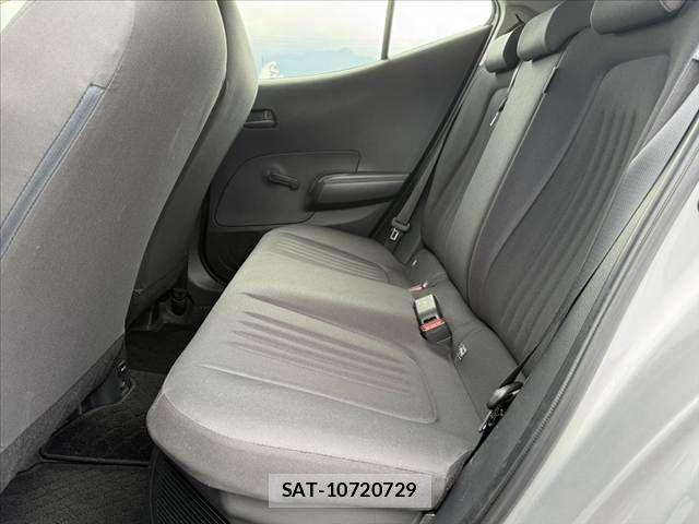 Toyota AQUA 2023-06 8740393-18