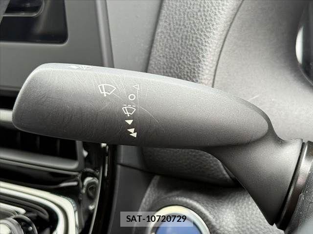 Toyota AQUA 2023-06 8740393-23