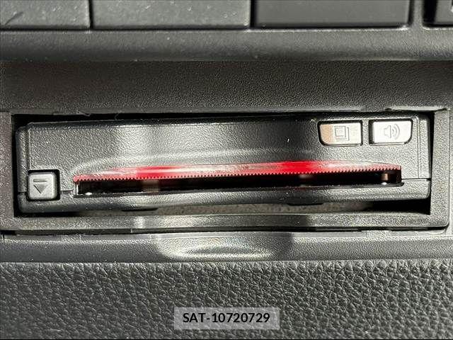 Toyota AQUA 2023-06 8740393-28