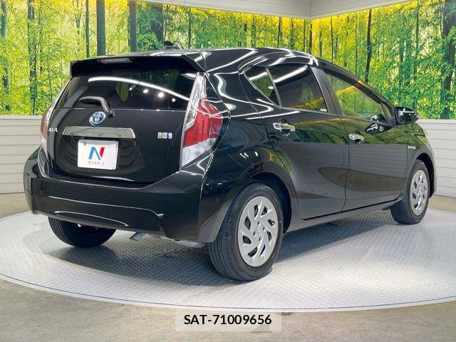 Toyota AQUA 2016-12 8740406-16