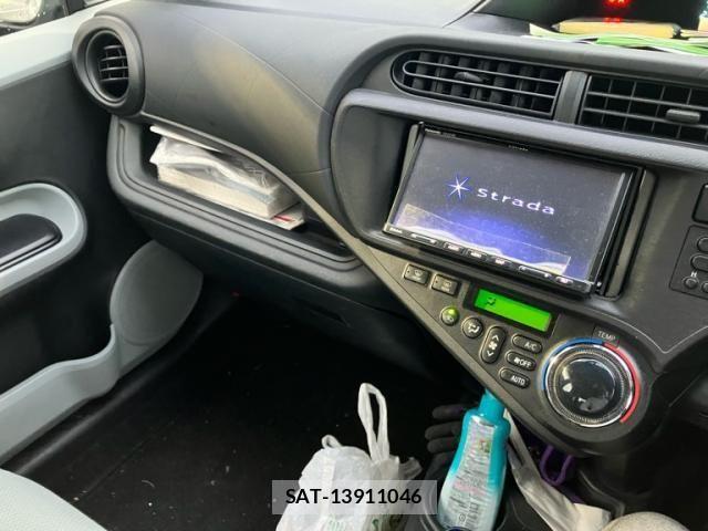 Toyota AQUA 2014-07 8740467-13