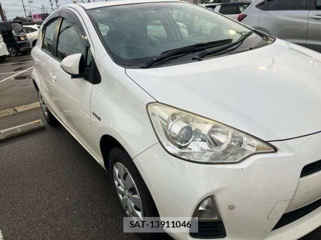 Toyota AQUA 2014-07 8740467-1