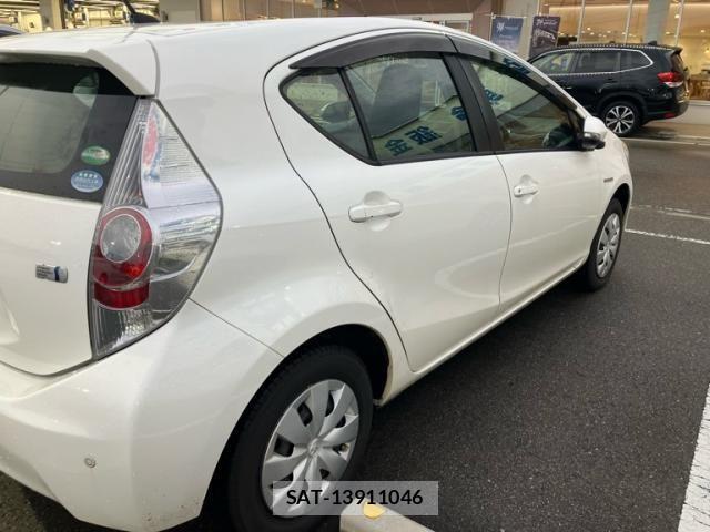 Toyota AQUA 2014-07 8740467-3
