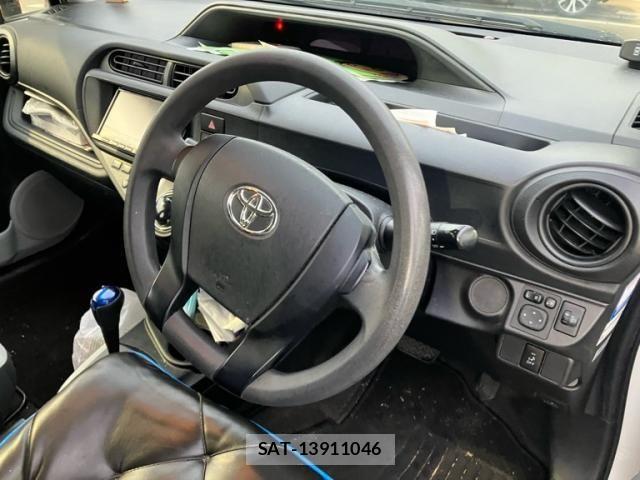 Toyota AQUA 2014-07 8740467-6