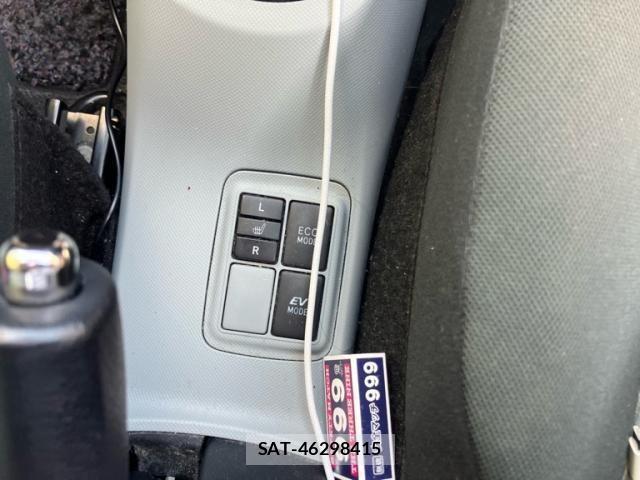Toyota AQUA 2014-10 8740478-14