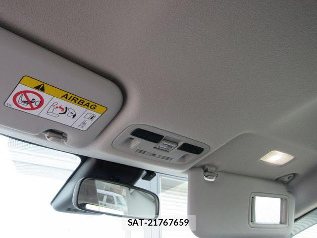 Toyota AQUA 2023-07 8740386-13