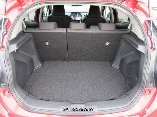 Toyota AQUA 2023-07 8740386-17