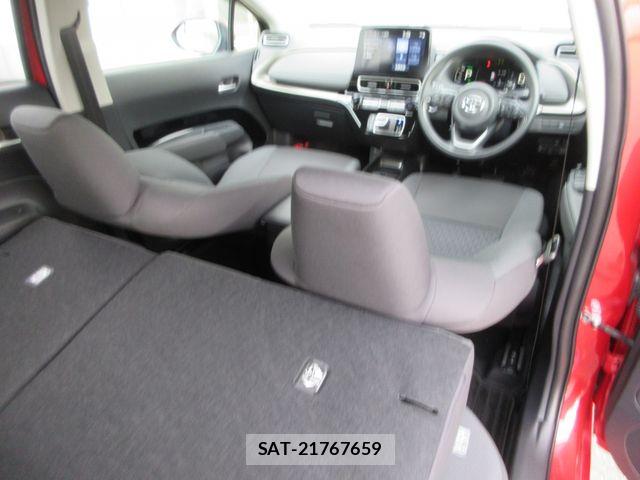 Toyota AQUA 2023-07 8740386-19