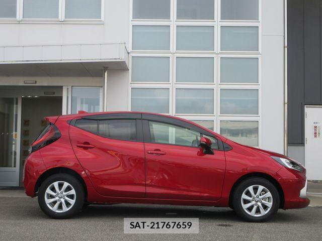 Toyota AQUA 2023-07 8740386-21