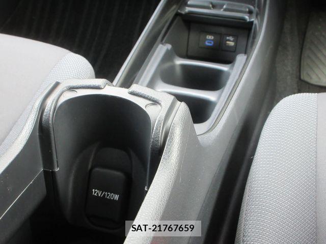 Toyota AQUA 2023-07 8740386-26