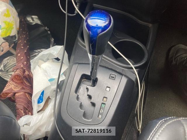 Toyota AQUA 2013-09 8740476-19