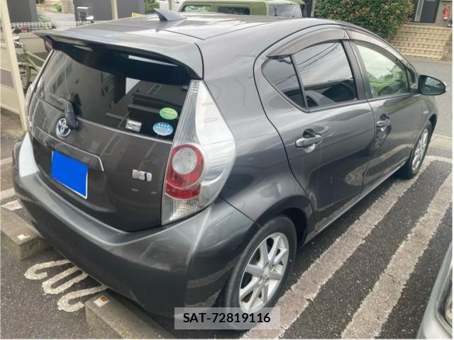 Toyota AQUA 2013-09 8740476-3