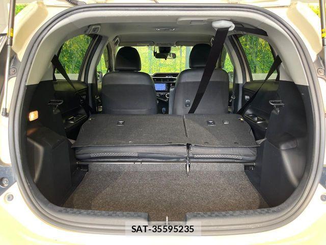 Toyota AQUA 2018-10 8740395-10
