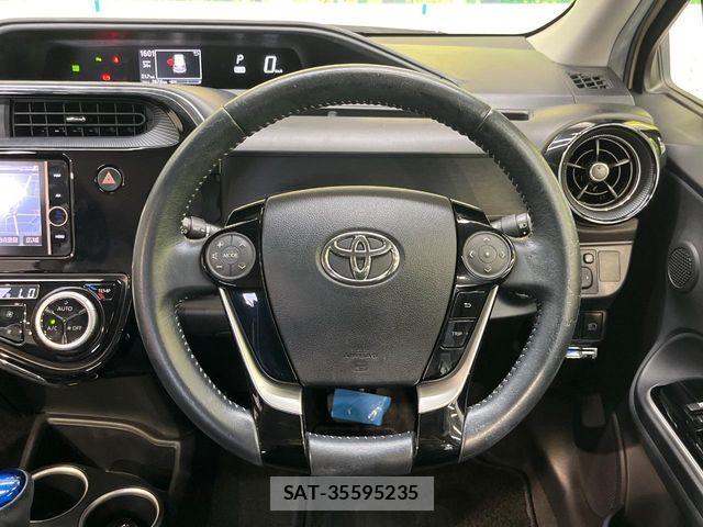 Toyota AQUA 2018-10 8740395-11