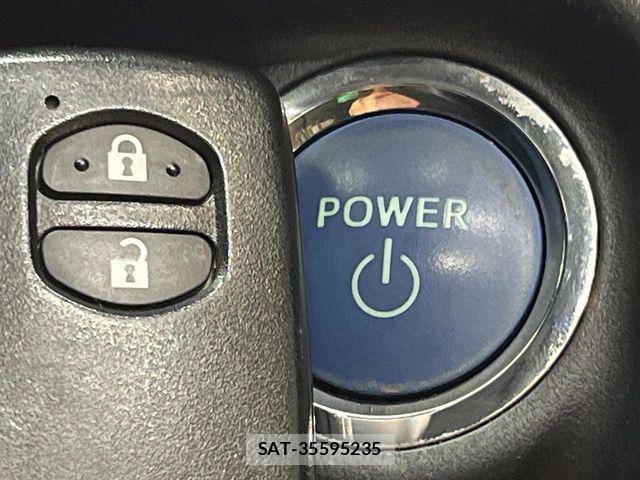 Toyota AQUA 2018-10 8740395-6