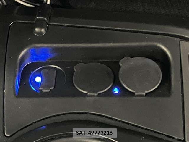 Toyota AQUA 2014-10 8740439-12