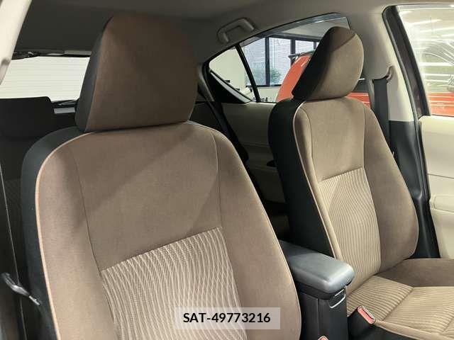 Toyota AQUA 2014-10 8740439-14