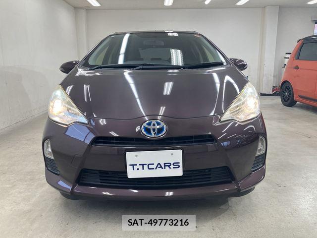 Toyota AQUA 2014-10 8740439-21