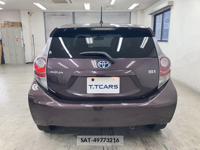 Toyota AQUA 2014-10 8740439-23