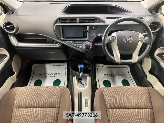 Toyota AQUA 2014-10 8740439-26