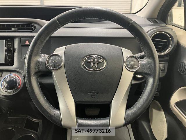 Toyota AQUA 2014-10 8740439-27