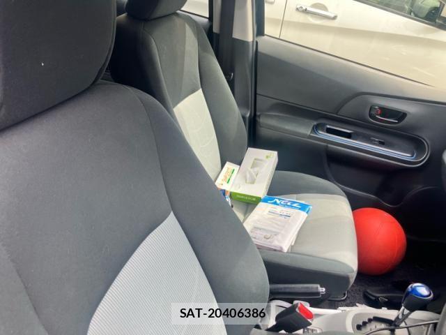 Toyota AQUA 2014-03 8740473-10