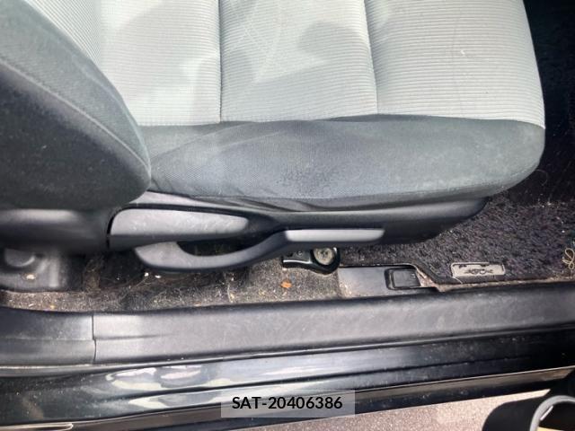 Toyota AQUA 2014-03 8740473-11