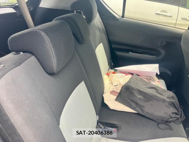 Toyota AQUA 2014-03 8740473-12