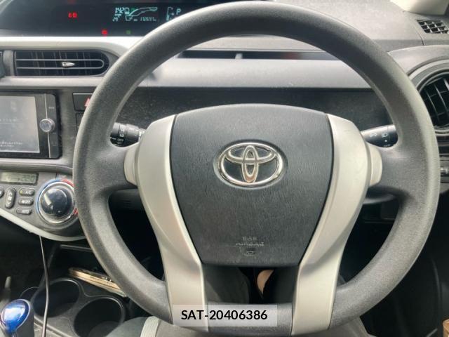 Toyota AQUA 2014-03 8740473-16