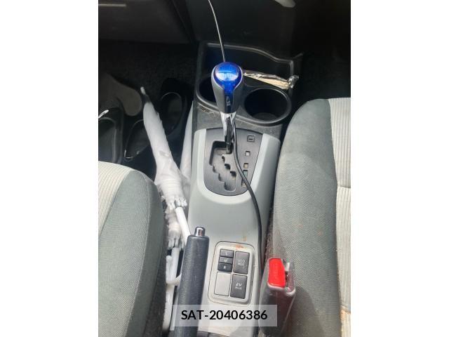 Toyota AQUA 2014-03 8740473-17