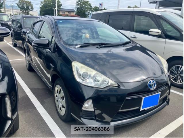 Toyota AQUA 2014-03 8740473-1