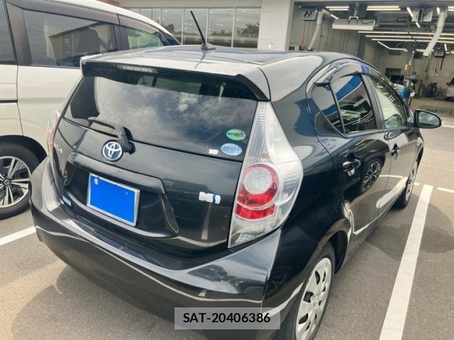 Toyota AQUA 2014-03 8740473-2