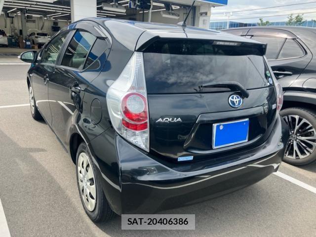 Toyota AQUA 2014-03 8740473-3