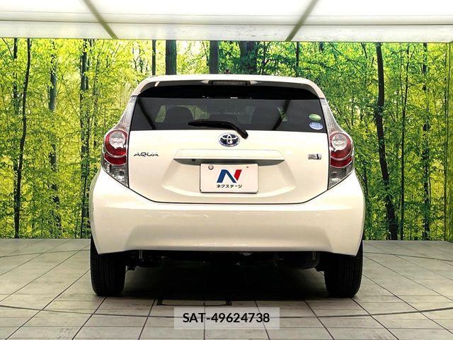 Toyota AQUA 2012-06 8740429-14