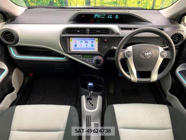 Toyota AQUA 2012-06 8740429-1